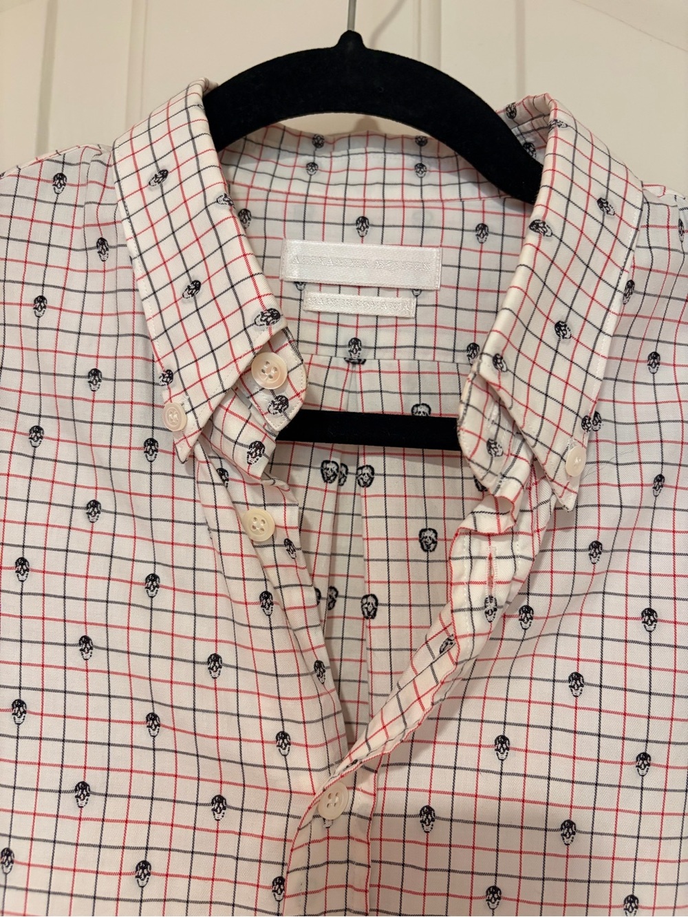 Alexander McQueen Casual Short-Sleeve Button-Down Shirt in White w/ Black Skulls - Picture 3 of 8